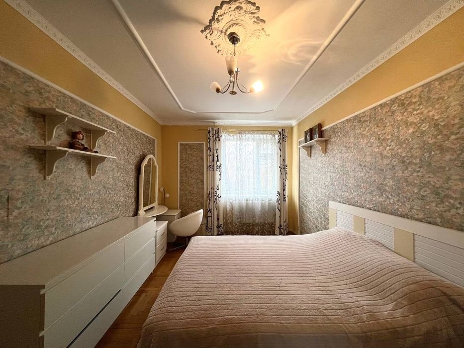 Продаж 3к квартири з якісним ремонтом неподалік центру міста