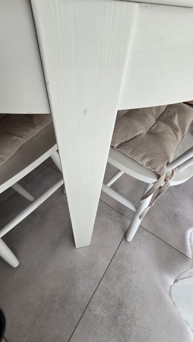 Stół rozkładany okrągły IKEA BJURSTA i 4 krzesła