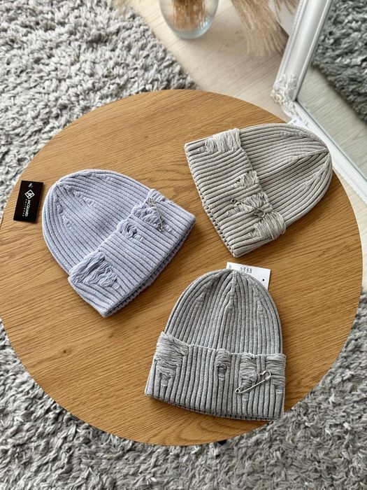 Трендова шапка рванка