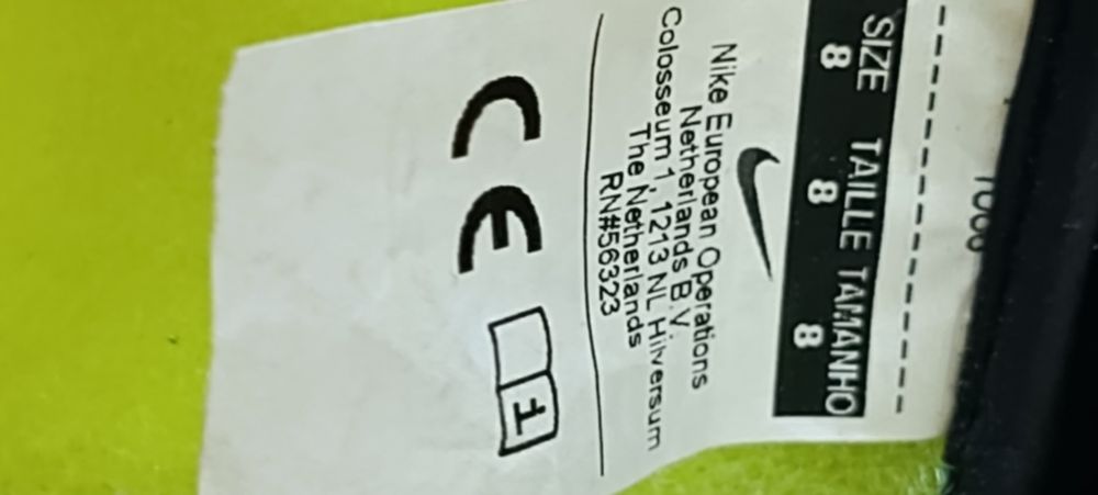 Rękawice piłkarskie Nike rozm M-L.