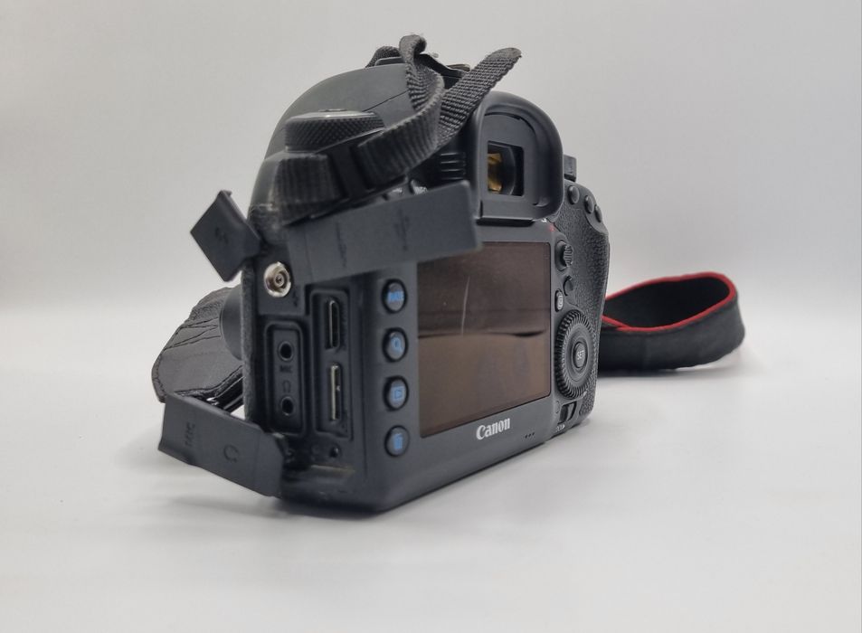 Máquina Fotográfica CANON EOS 5D MARK IV (Full-Frame)