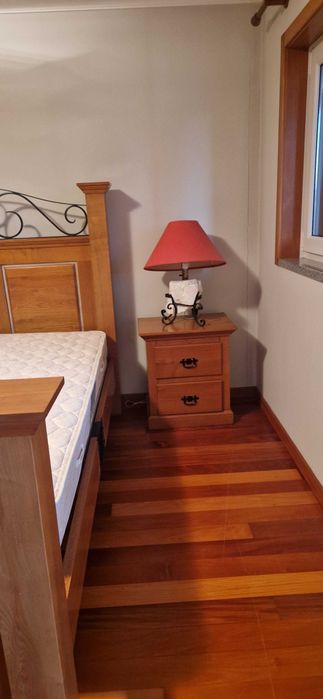 Mobília de quarto em madeira