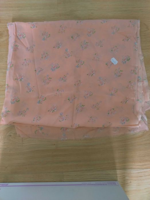 Kupon materiału vintage, łososiowy, brzoskwiniowy, stylon.