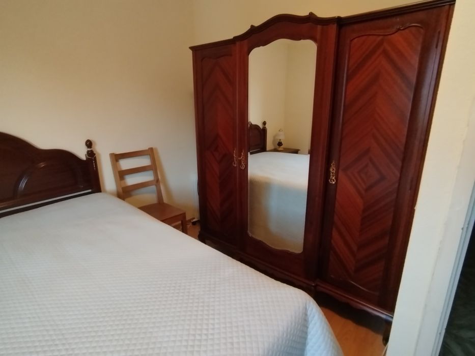 Cama casal (completa) + mesinha + guarda-vestidos64285603702658124