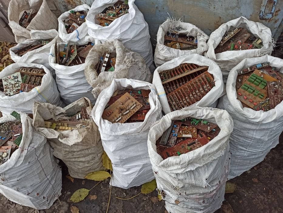 Продам радиоплаты-208кг