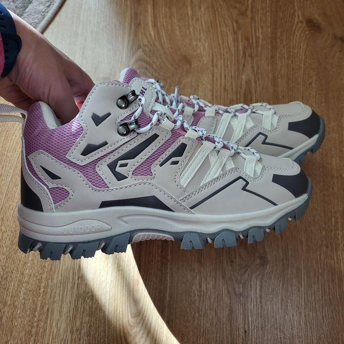 Продам нові жіночі черевики.