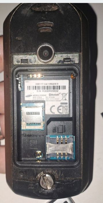sprzedam telefon Samsung classic działa dorzuce słuchawki+ładowarka