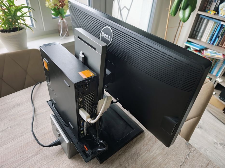Zestaw Dell- komputer Dell Optiplex 7010 SSD 16GB RAM+ monitor Dell P2317H + podstawa