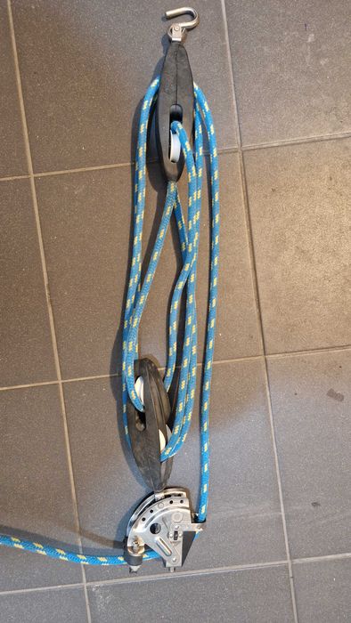 Talia grota katamaran Dart