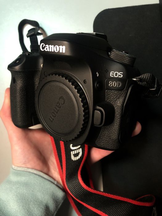 Canon 80D + CANON EFS 18-55mm f/3.5-5.6 + Canon EF 50mm f/1.8