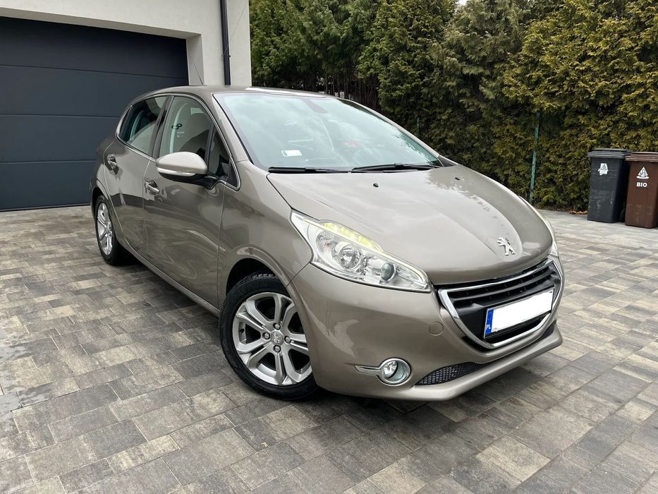 Peugeot 208 Peugeot 208 2015r 1.2 Benz Zadbany