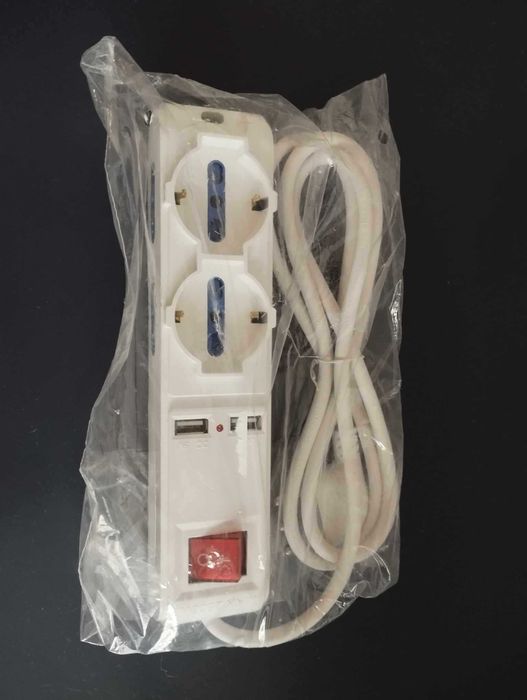Wielofunkcyjne gniazdo 6 gniazd 2USB zawierają 2 wielokrotne 4 włoskie