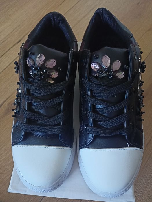 Nowe adidasy zdobione r.37