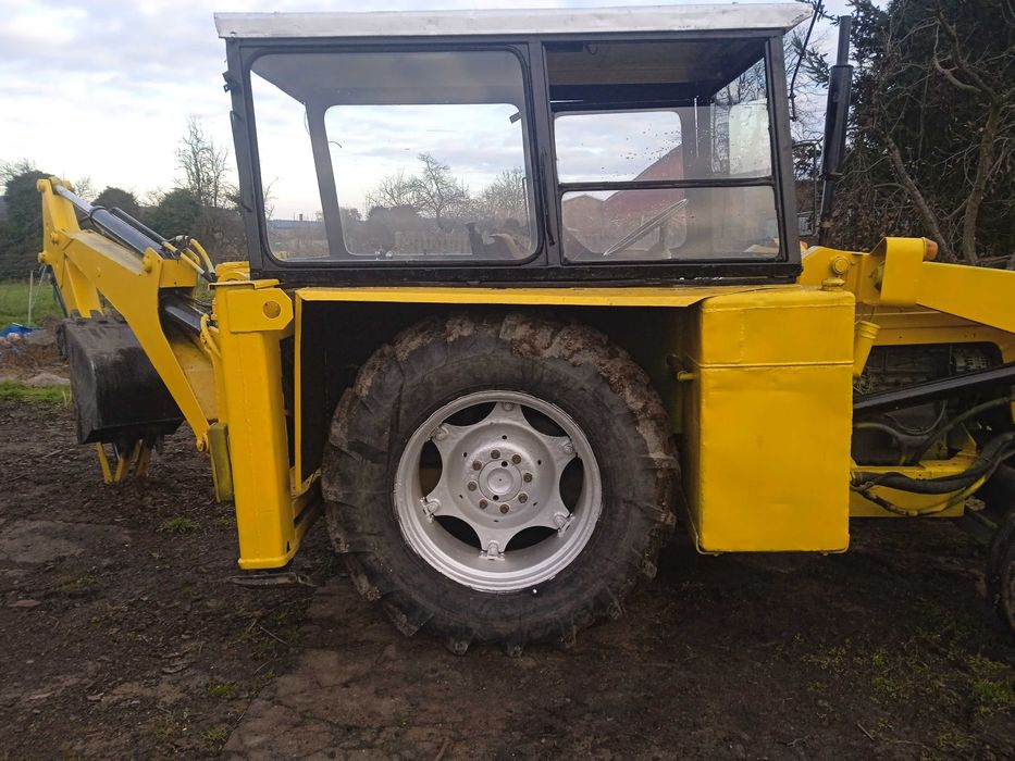 ostrowek koparko-ladowarka