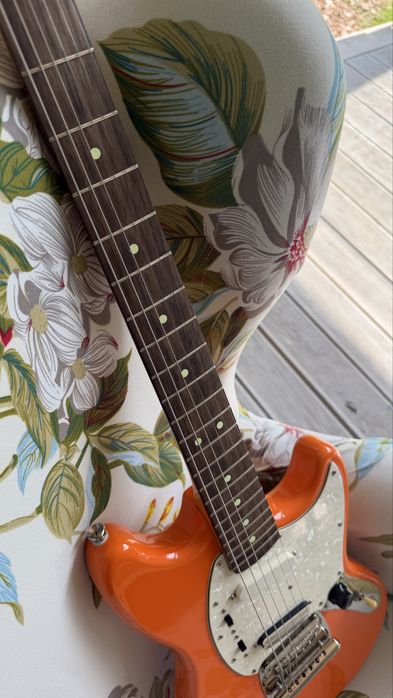 Squier Mustang Classic Vibe Competition po modach