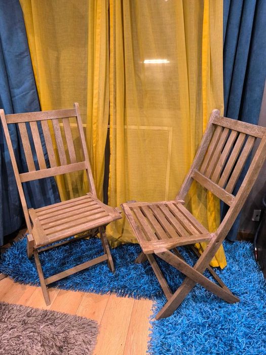 Duas Cadeiras de Madeira Acácia