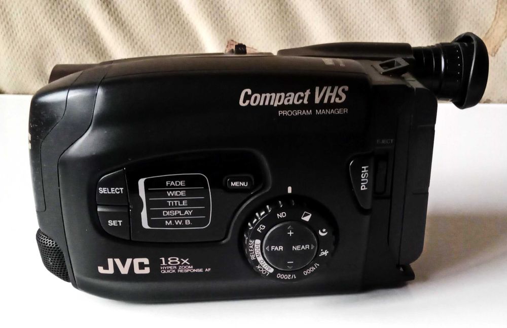 Видеокамера VHS JVC GR-AX270EG
