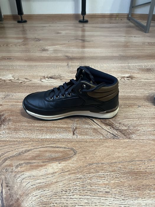 Демисезонные ботинки Levis размер 38