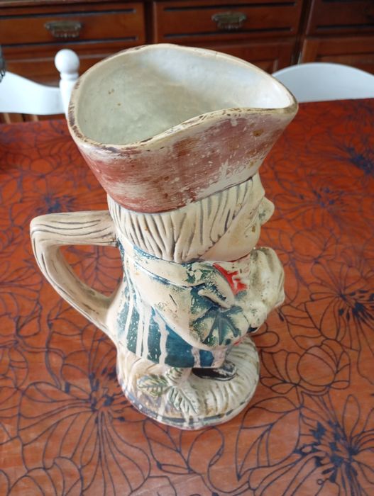 Vendo esta caneca muita bonita bom estado