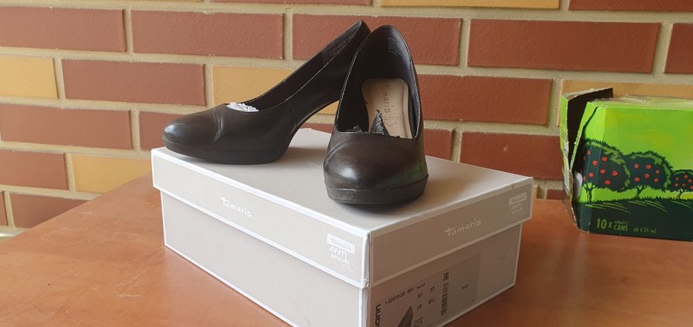 Skórzane czarne buty na obcasie 37