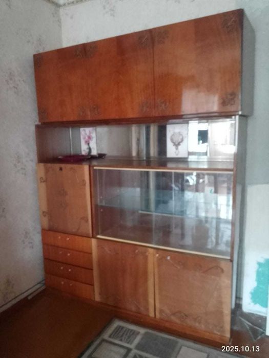 отдам сервант бесплатно. самовывоз. Район Авроры.