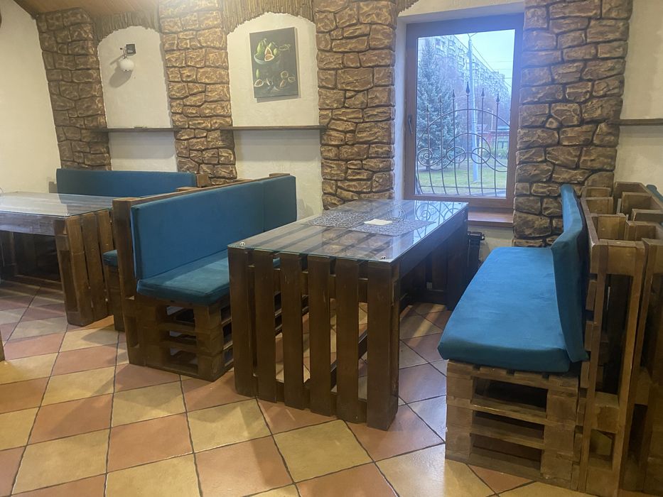 Продам для кафе мебель, холодильники и печки