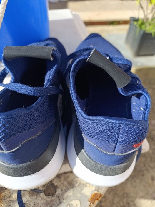 Tênis adidas azul