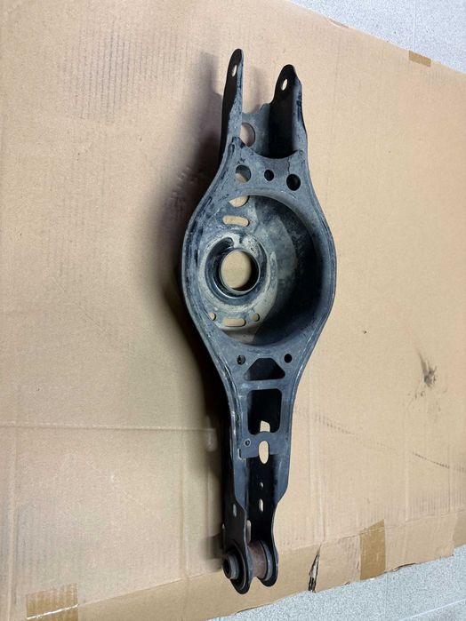 Toyota Chr 1.8 hybryda wahacz dolny tył oryginał