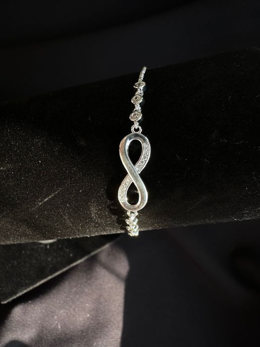 Срібний браслет безкінечність. Браслет новий , Універсальний розмір.