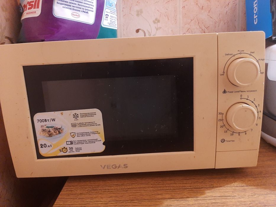 Мікрохвильова піч VEGAS 700W / 20 л (бу)