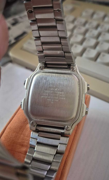 Relógio Casio AE-1200WH