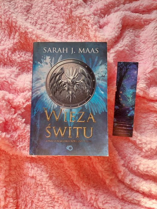 Książka z serii Szklany Tron Wieża Świtu Sarah J. Maas plus gratis