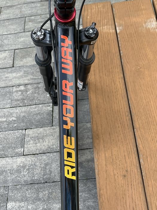 Rower dirt streed-fighter