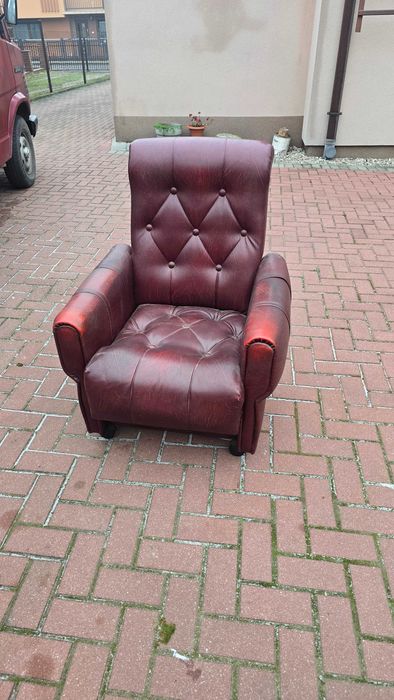 2 fotele PRL klubowe + 2 pufy ekoskóra bordo do renowacji