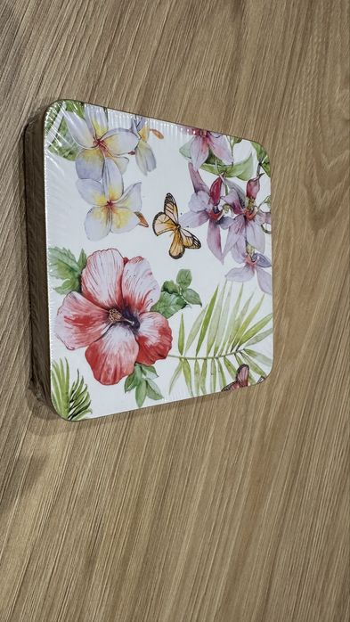 prezent Zestaw nowych podkladek korkowych z motywem kwiatow