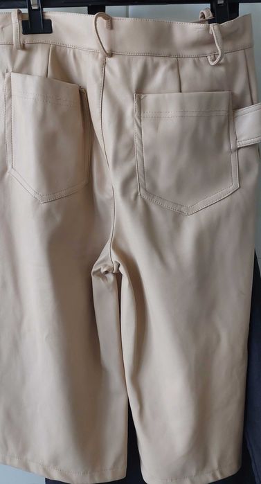 Bermudas/ coulote em polipele