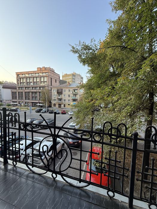 750  дол/ м2. Продам приміщення в Центрі Дніпра , навпроти ЖК Моцарт