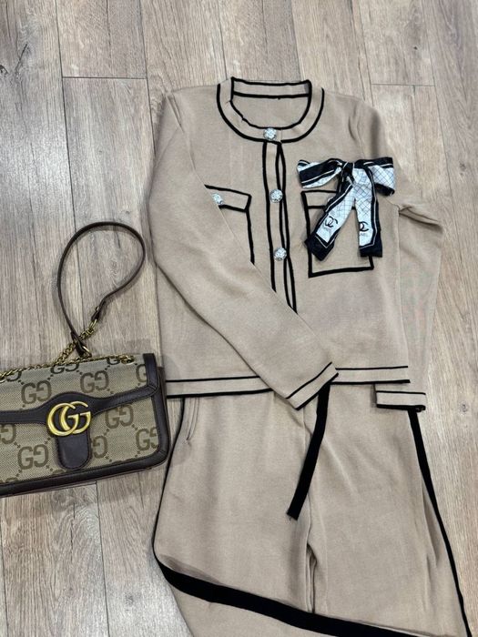 Жіночий Трикотажний костюм в стилі Chanel бежевий С М розмір