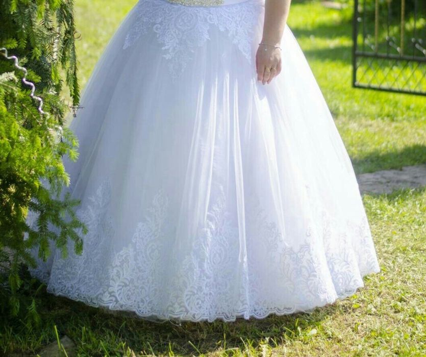 Продам весільну сукню