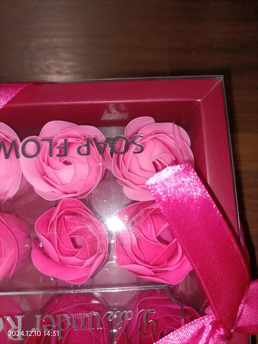 Pudełko z mydlanymi różami
