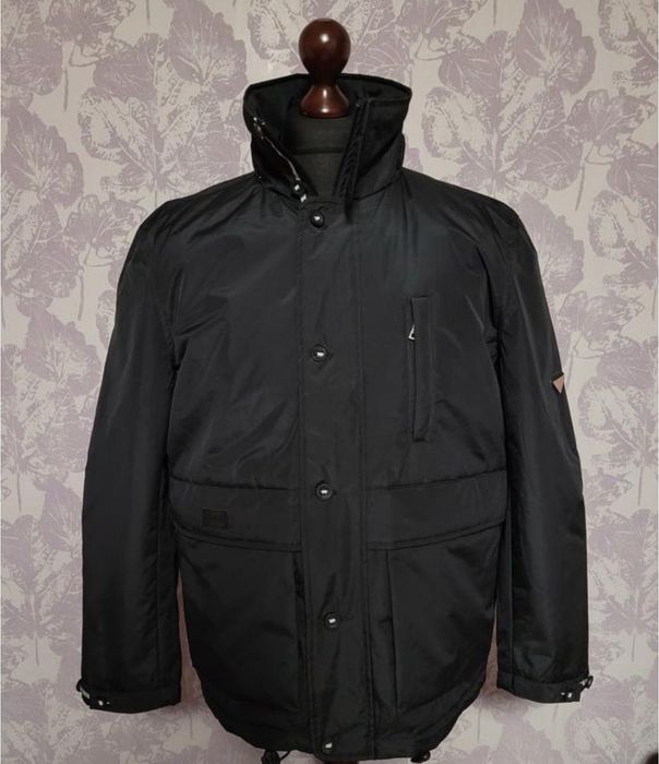 Продам куртку Prada (оригинал).