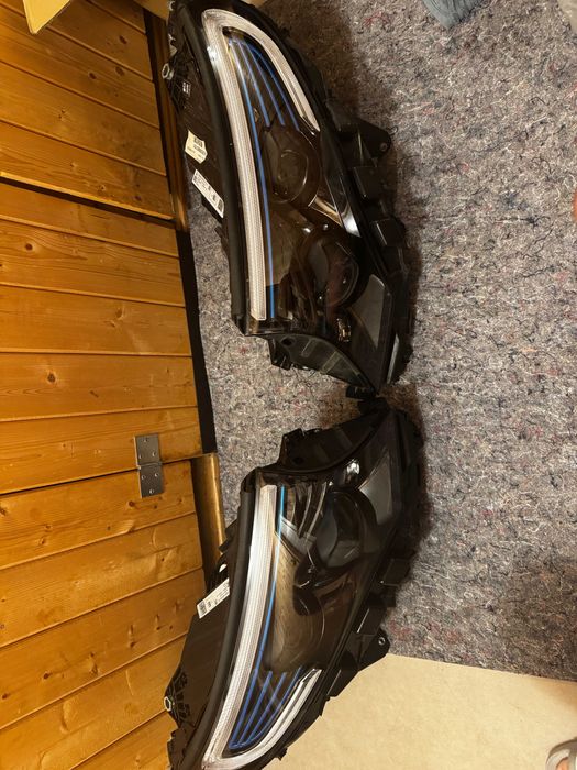 Reflektory Mercedes EQC – prawa nowa, lewa do naprawy