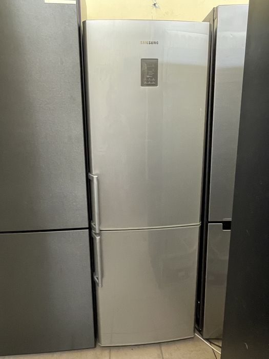Sprzedam lodówkę Samsung 177 cm w dobryn stanie