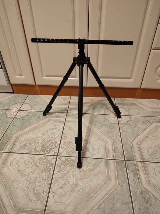 Nowa czarna metalowa sztaluga malarska