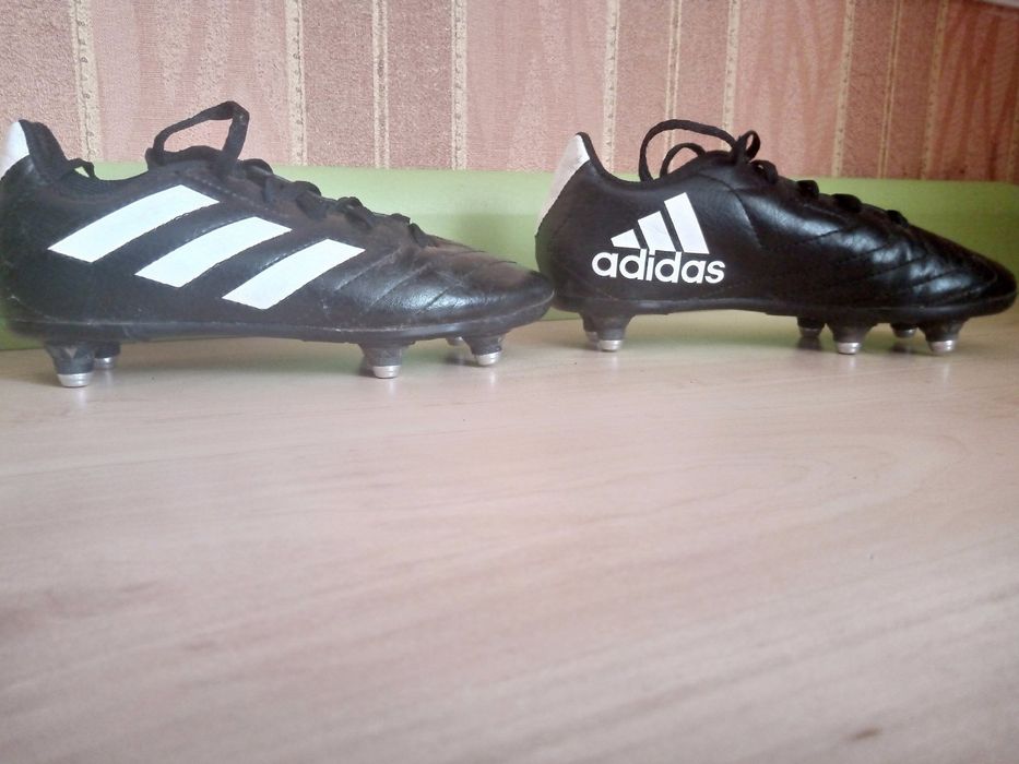 Бутси шкіряні Adidas 31-32розмір. Б/у.