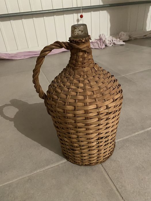 Garrafão Antigo em Vidro e Vime