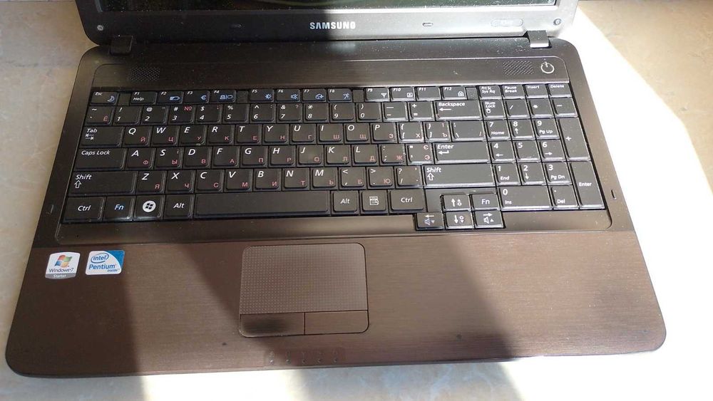 Ноутбук Samsung R540 (на запчасти или восстановление)
