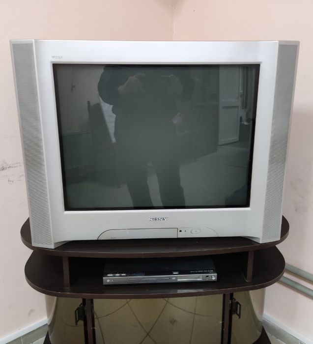 Великий Телевізор з тумбою