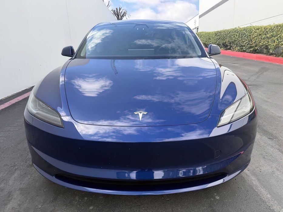 Tesla Model 3      2025