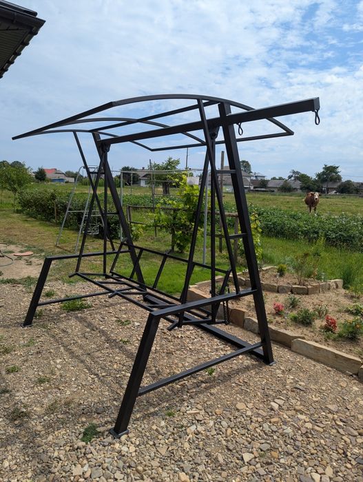 Гойдалка садова. Гойдалка кована. Качеля дитячий майданчик